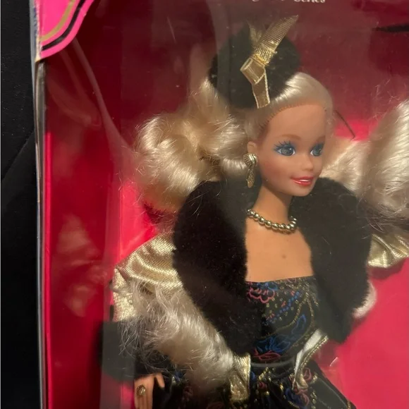 1993 Golden Winter Barbie - The Evening Elegant Series - Picture 3 of 11